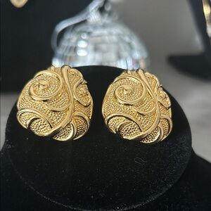 Vintage Barrera for Avon Gold Venetian Earrings